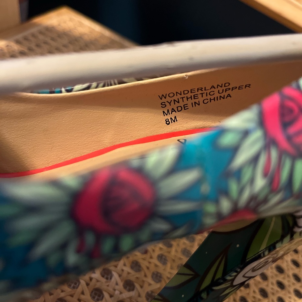 Taylor Says WONDERLAND Colorful Graphic Heels - Picture 6 of 9
